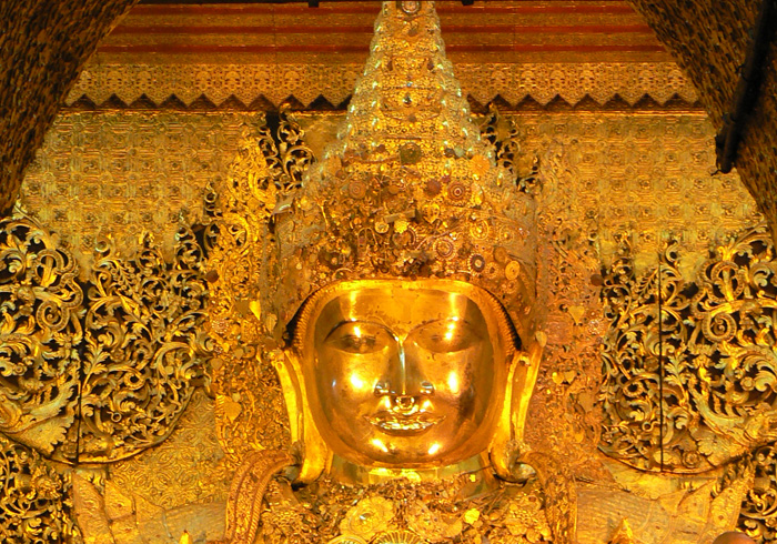 ไหว้สิ่งศักดิ์สิทธิ์แบบชาวพม่า